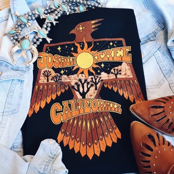 Black Joshua Tree CAlifornia Bird Graphic Tee - Picture 2 of 2